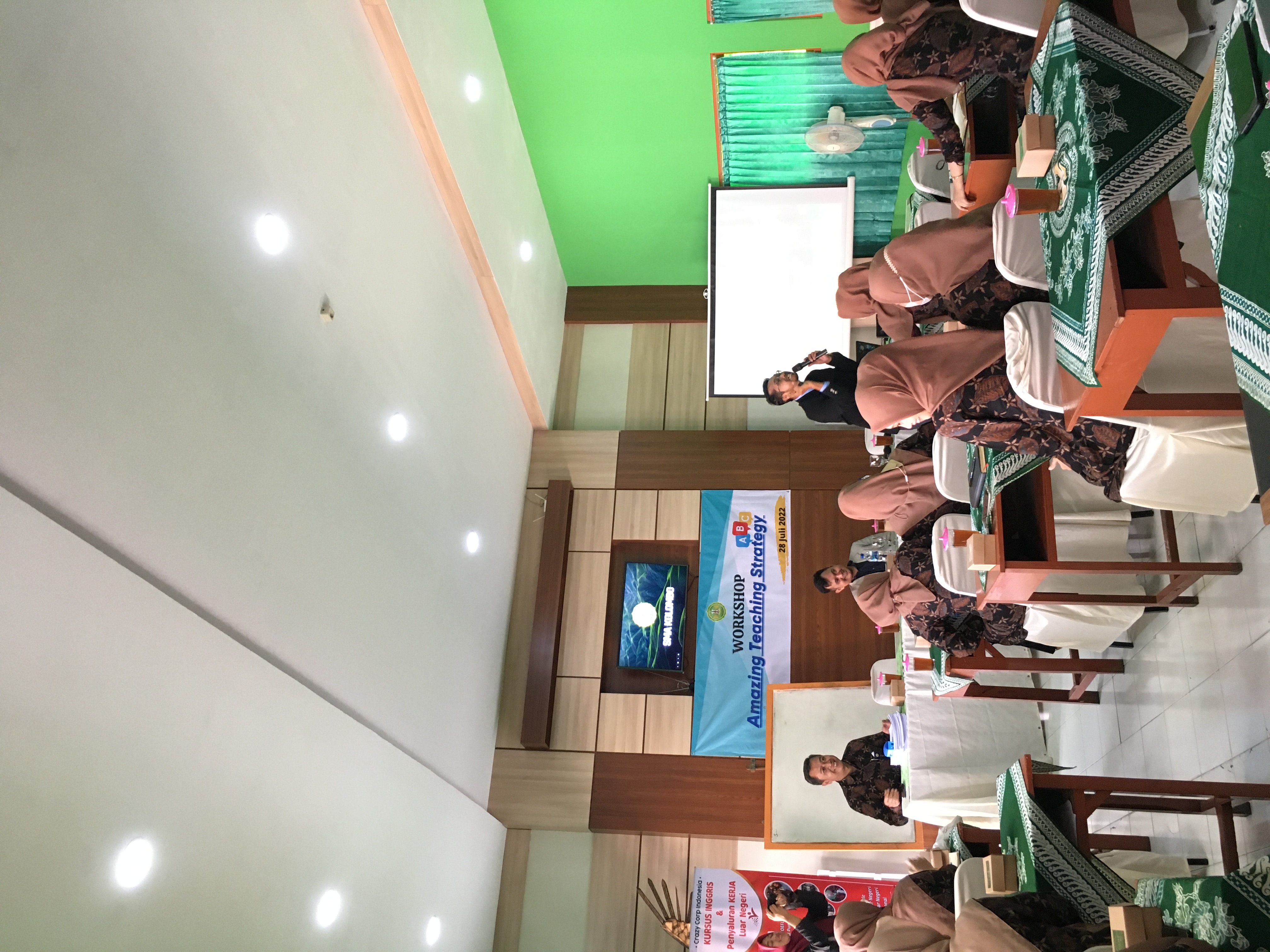 Grand Opening Program Unggulan Bahasa Inggris dan Workshop Amazing Teaching Strategy